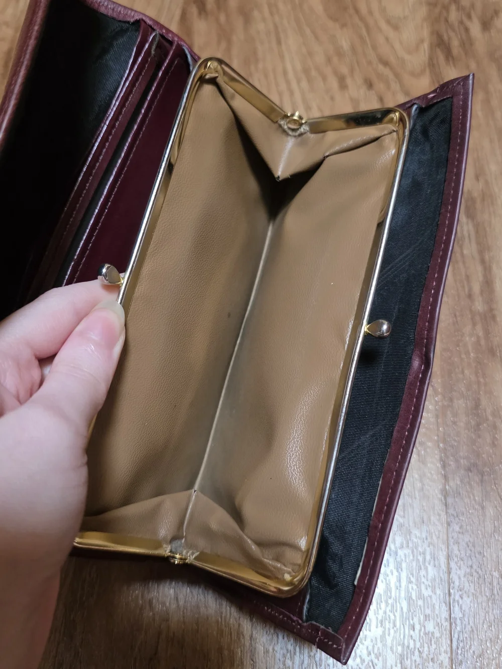 Vintage Rolfs Burgundy Red Cowhide Leather Wallet